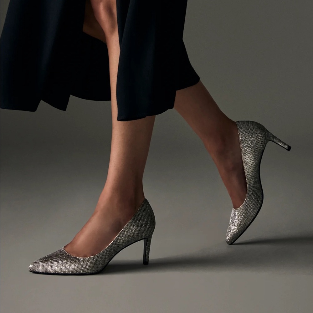 Women’s Silver Glitter Pointed-Toe Pumps